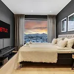 Grand Luxury Penthouse L Stunning View L Balcony Tromsø