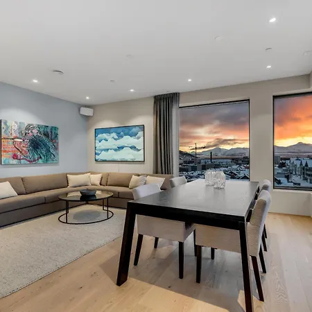 Grand Luxury Penthouse L Stunning View L Balcony * Tromsø