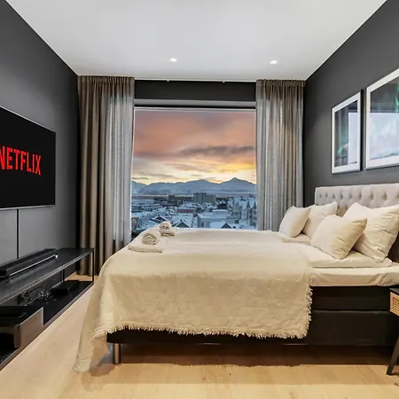 Grand Luxury Penthouse L Stunning View L Balcony Tromsø